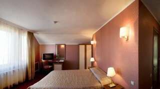 Отель Aneli Hotel Банско Двухместный номер с двуспальной кроватью и дополнительной кроватью-2